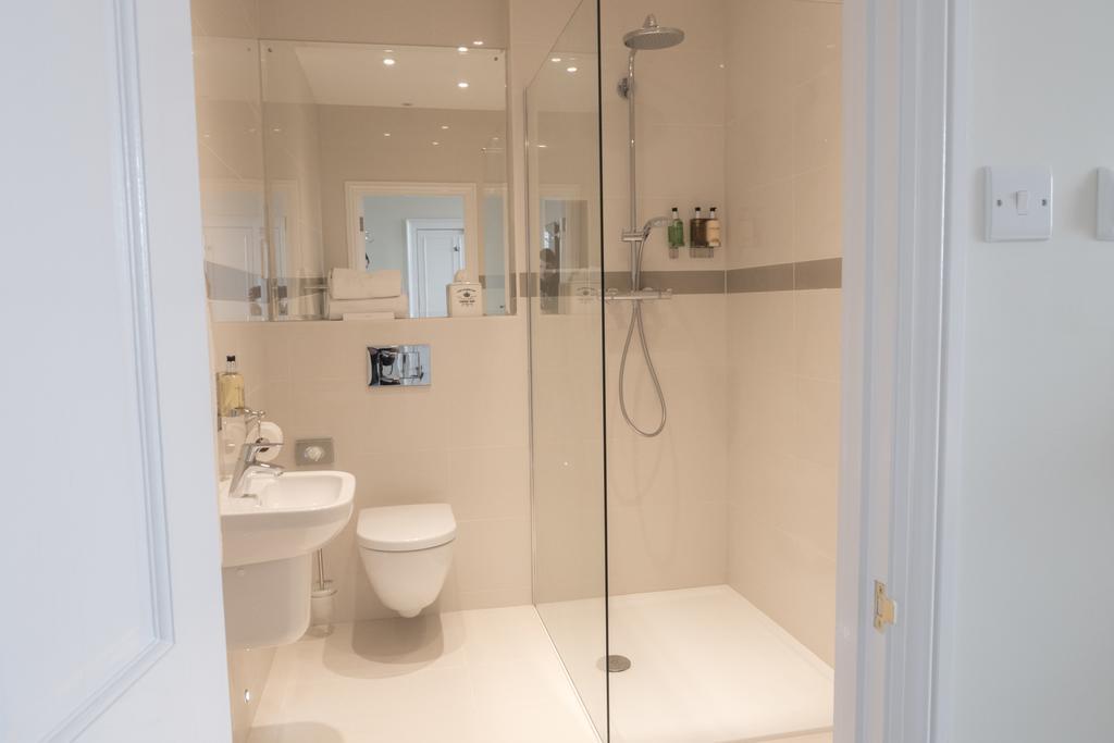 Broadway House Luxury Serviced Rooms Exeter Room photo